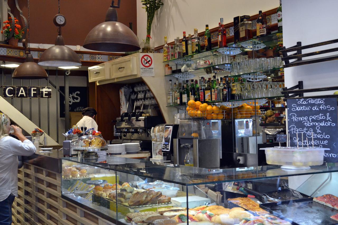 Le Stanze Di Dolly Bed & Breakfast Naples Exterior photo
